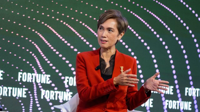 Singapore is upskilling 15,000 lawyers, doctors, and accountants in AI