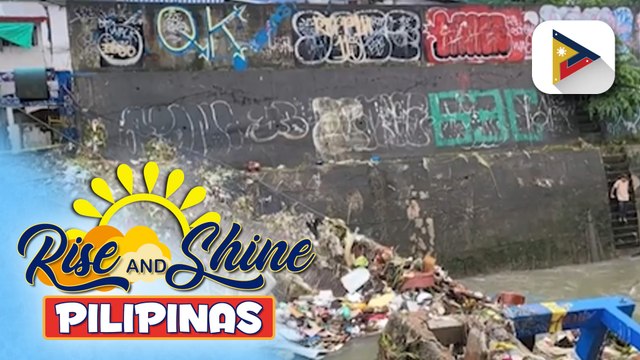 Hanging bridge sa pagitan ng North Fairview at Sta.Lucia sa QC, bumigay sa kasagsagan ng habagat; LGU, mabilis ang aksyon para isaayos ang tulay