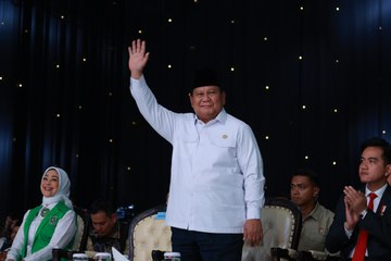 Reaksi Prabowo Ditagih Makan Bergizi Gratis oleh Anak-anak di Lapangan Tersentak Hati Saya!