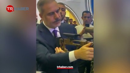 Hakan Fidan'dan düşmana korku veren görüntüler! Keskin nişancı tüfeğini yakından inceledi