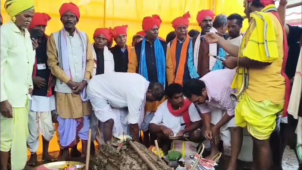 बस्तर दशहरा की पहली रस्म पूरी, पाठ जात्रा में रथ के लिए हुई लकड़ी की पूजा