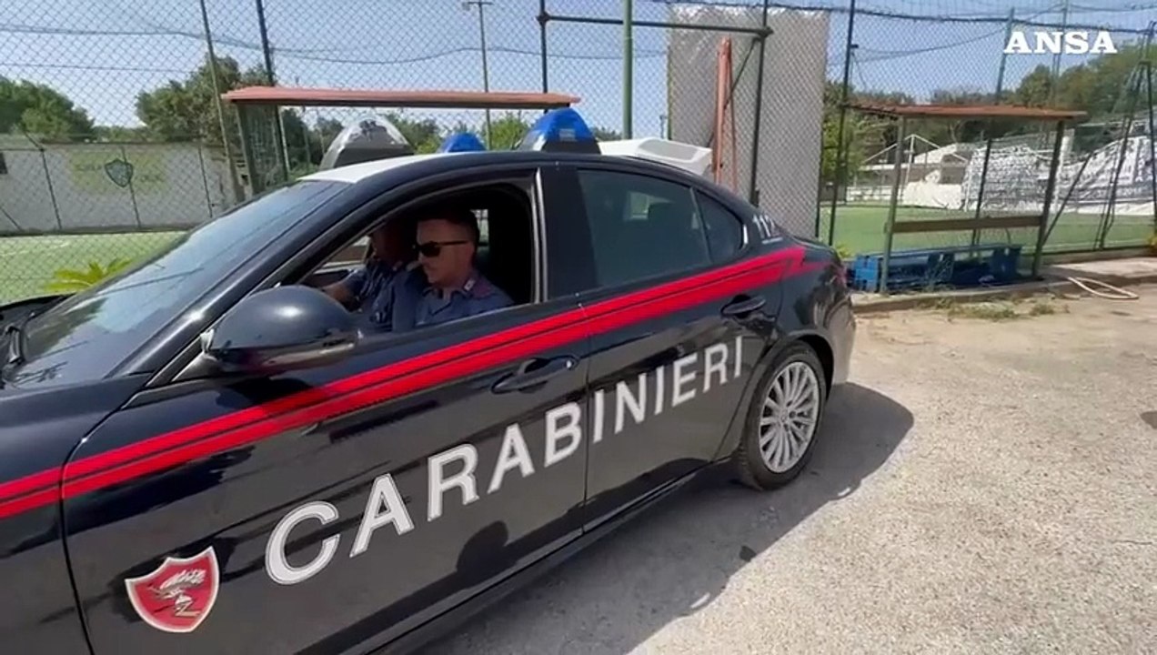 Lite per una partita di calcio, 15enne accoltellato nel Napoletano: e' grave