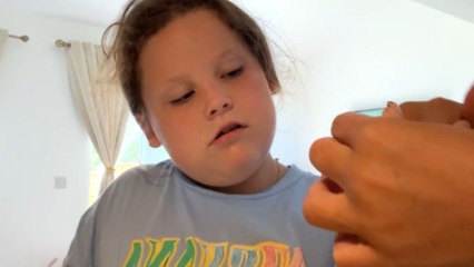 Wooden ice cream scoop toy traps girl's finger until butter saves the day