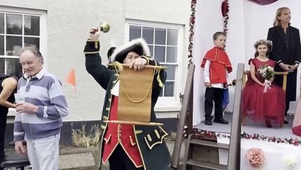 Chulmleigh Town Crier Ben Farlam welcomes everyone to Chulmleigh Fair, video Alan Quick IMG_7257