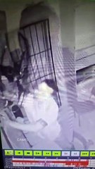 Vídeo: Suspeito invade escola e sobe em cadeira para furtar ventilador