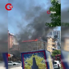 Ümraniye'de korkutan yangın: Alevler iki binaya sıçradı!