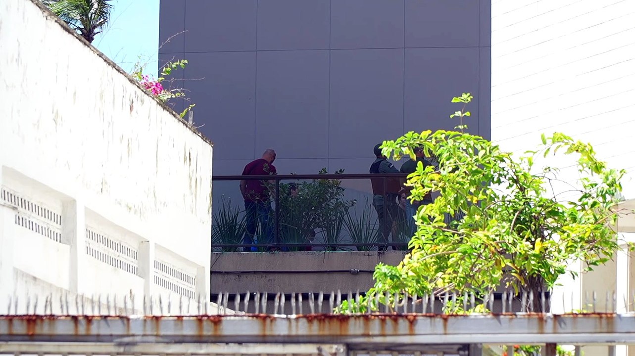 tragédia em recife: técnico em refrigeração cai de prédio e morre devido a falha em equipamento