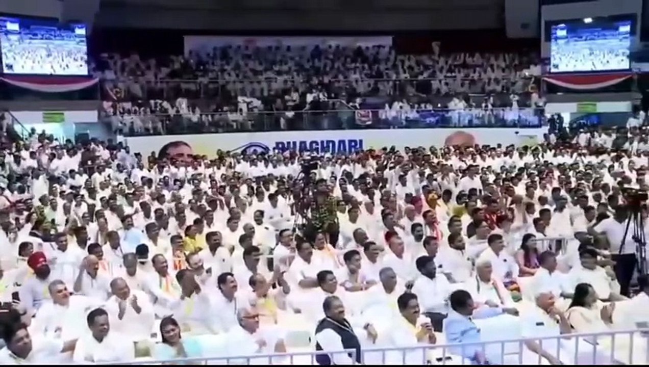 नरेंद्र मोदी कोई हौव्वा नहीं है : rahul gandhi