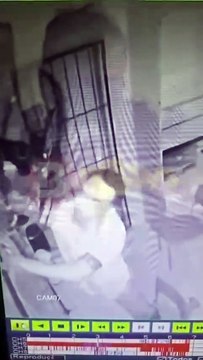 Câmeras de segurança flagram suspeito furtando equipamento de escola em Salvador