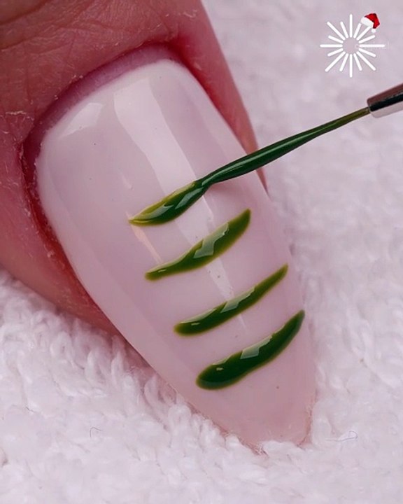 Create dazzling Christmas nail designs 🎄