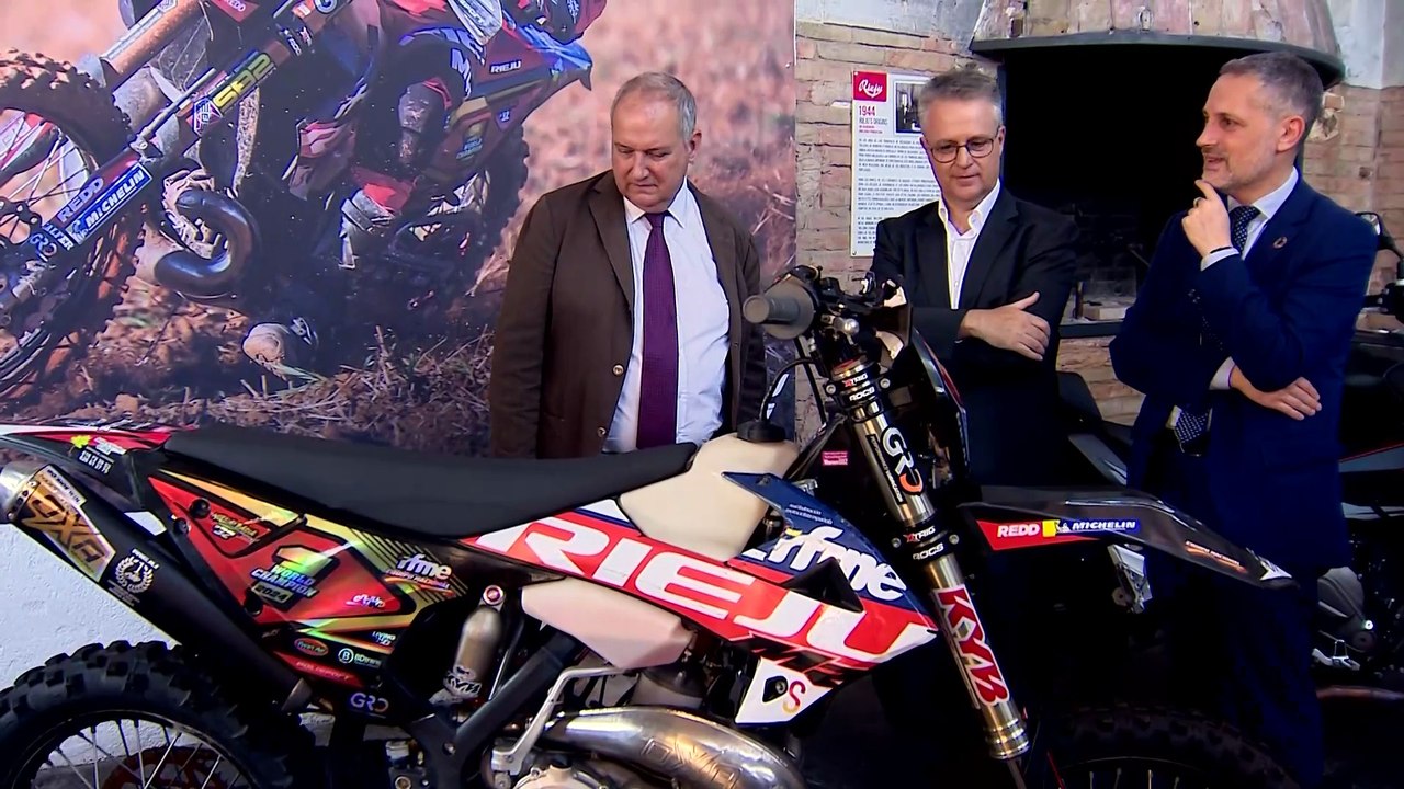 Continúan los cruces de acusaciones entre PP y PSOE por incongruencias en currículums