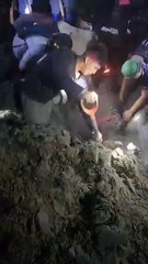 ​Video: Un hombre es aplastado por tierra y con la ayuda de mineros logra sobrevivir