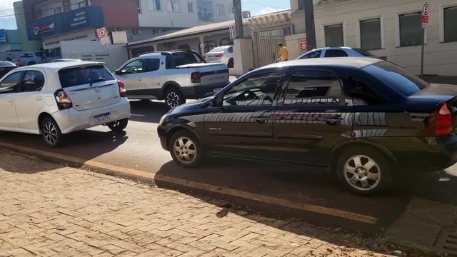Etios e Corsa se envolvem em acidente no Centro de Cascavel
