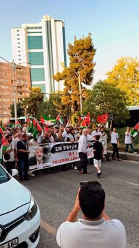 Şanlıurfa’da, İsrail’in Gazze’ye yönelik saldırılarını protesto etmek ve bölgede yaşanan insani krize dikkat çekmek amacıyla bir yürüyüş düzenlendi