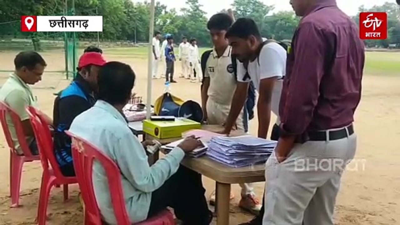 कोरबा में अंडर 14 क्रिकेट ट्रायल्स, भरी बरसात में पानी से भरे गीले मैदान पर खिलाड़ियों का सेलेक्शन