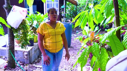 Mal padre comia en frente de sus hijas y no le daba porque estaba dejado de la madre de ellas
