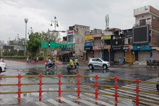 Rajasthan Weather : जयपुर में देर रात से ही बारिश का दौर, रिमझिम फुहारों से मौसम हुआ सुहाना