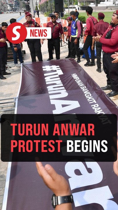 Turun Anwar rally: Crowd gathers in city centre