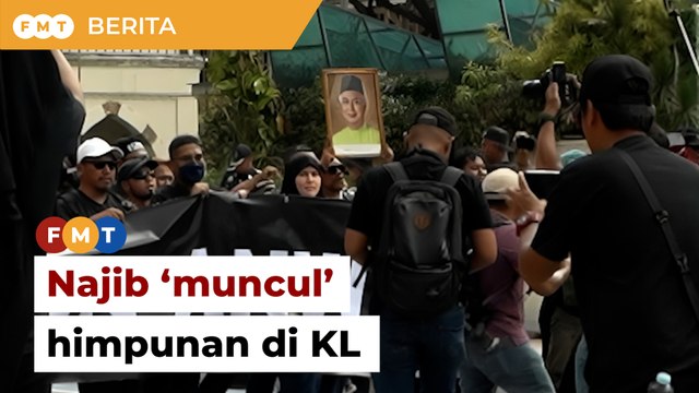 Peserta 'berarak' bersama gambar Najib ke Dataran Merdeka