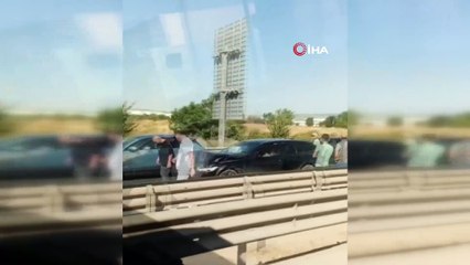 Bursa'da 3 aracın karıştığı zincirleme kaza kamerada