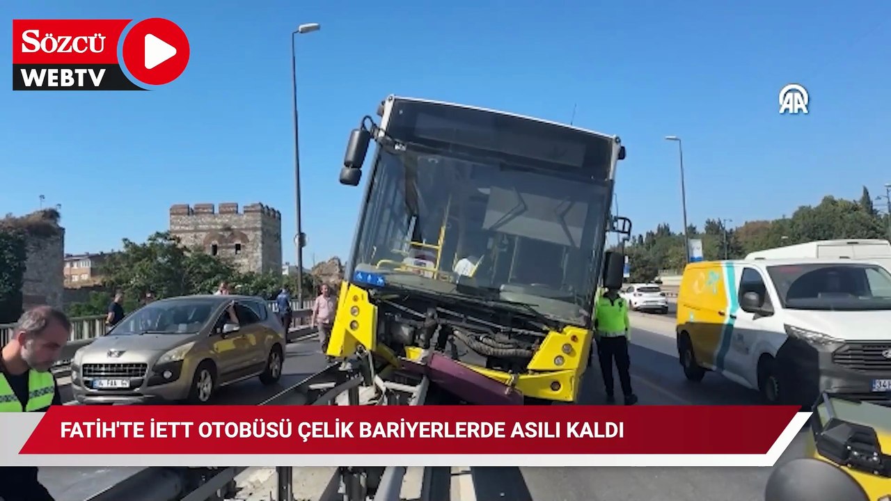 Fatih'te İETT otobüsü çelik bariyerlerde asılı kaldı