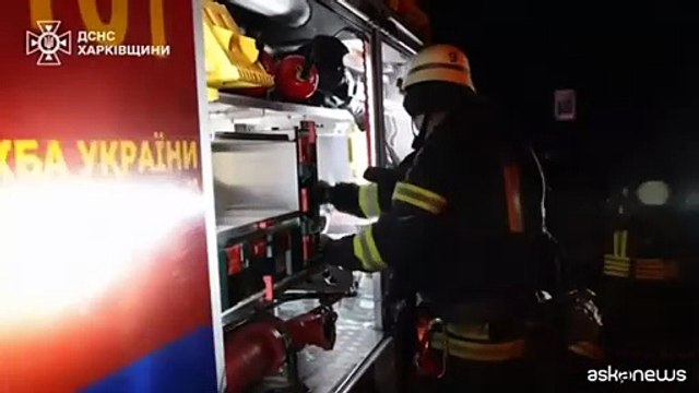 Ucraina, bombe su Kharkiv: i cittadini fuggono nei rifugi