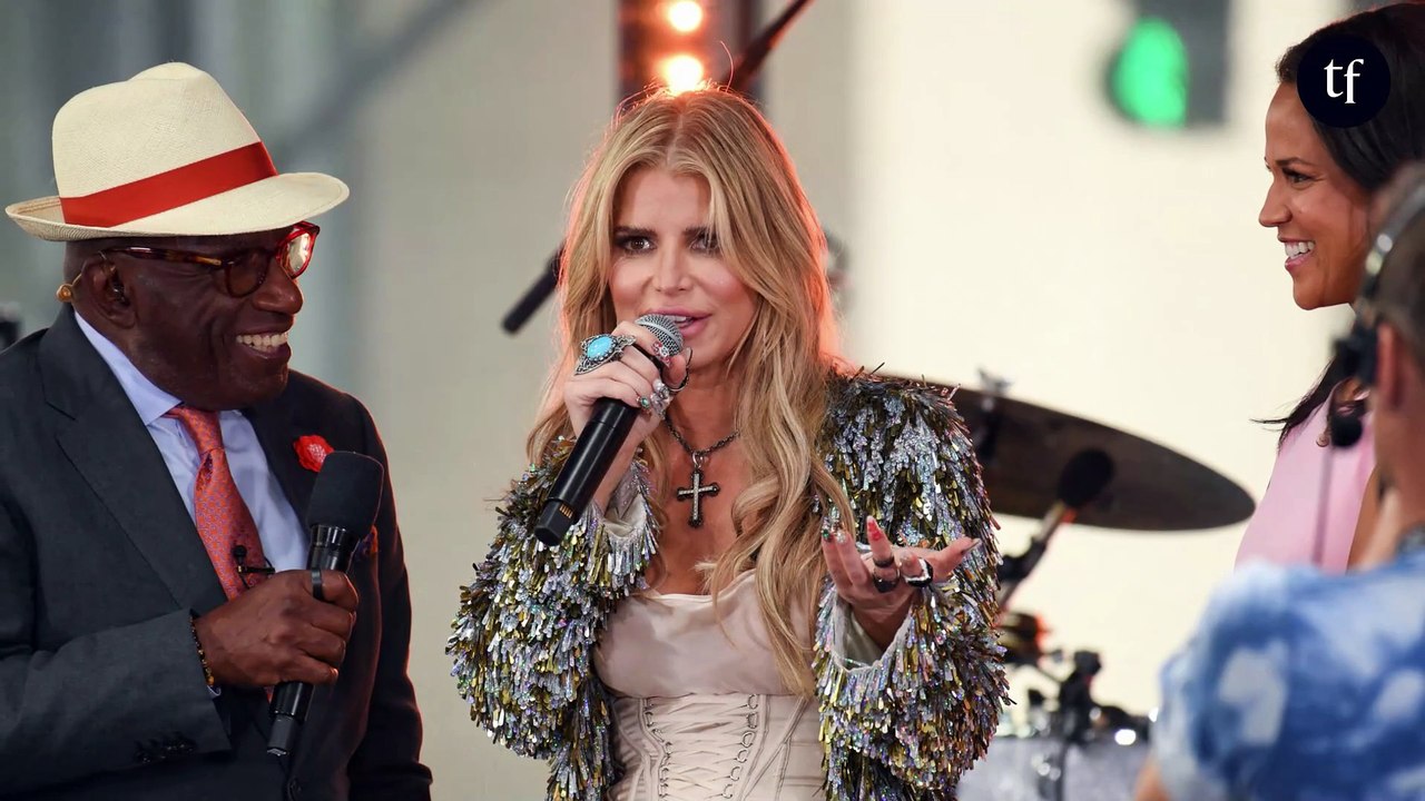 "Dégoûtant", "Elle n'a pas l'air bien" : cette chanteuse iconique se fait pipi dessus en plein concert et crée le buzz