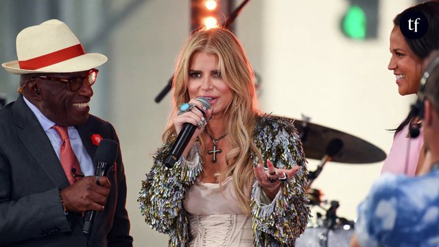 Dégoûtant , Elle n'a pas l'air bien : cette chanteuse iconique se fait pipi dessus en plein concert et crée le buzz