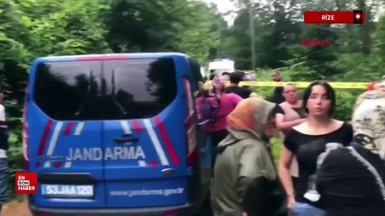 Rize'de minibüs, yamaçtan yuvarlandı