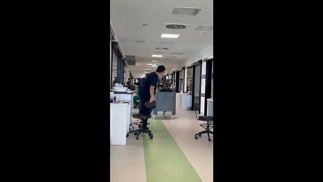 İzmir Şehir Hastanesi'nde hemşirelerin sandalyeleri toplatıldı.