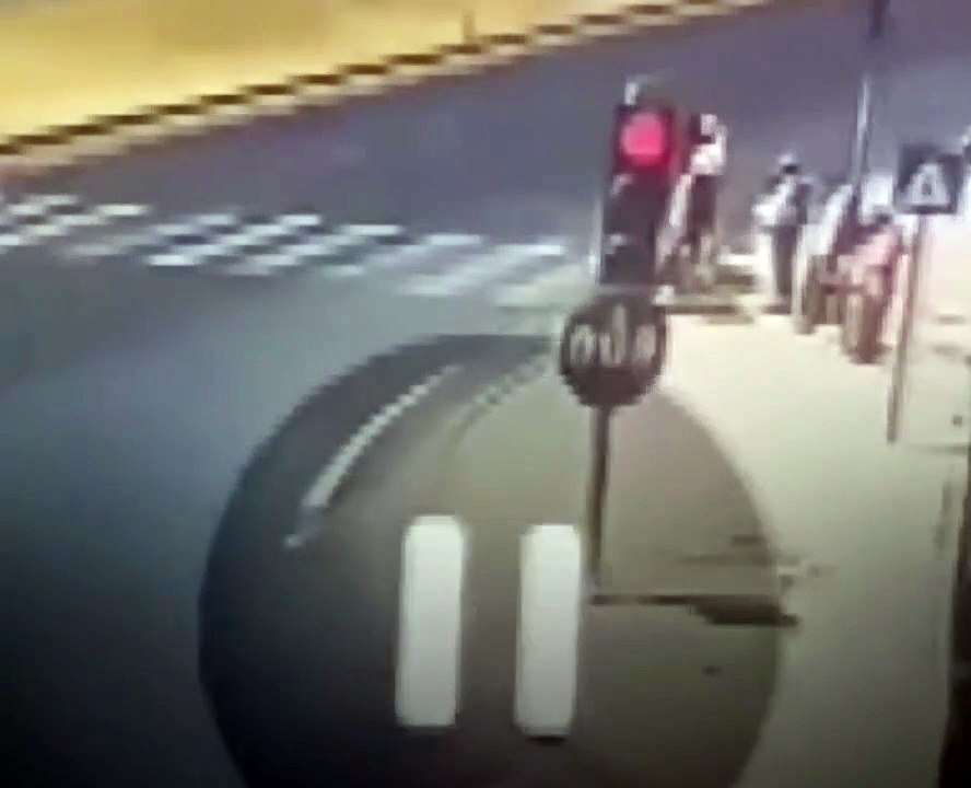 Yaya Geçidinde Otomobilin Çarptığı Yaya Ağır Yaralandı
