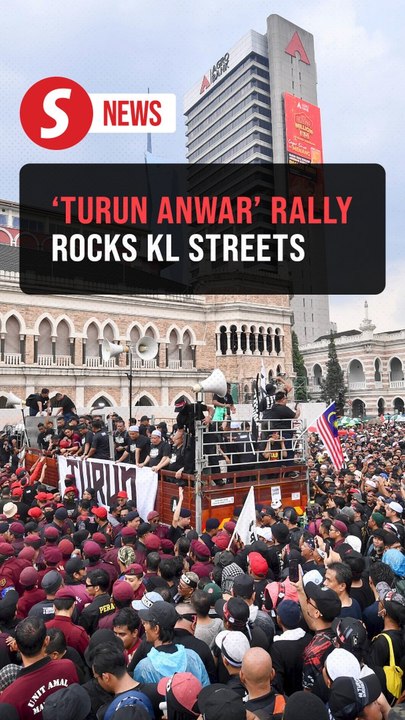 Calls for PM Anwar’s resignation grow louder at 'Turun Anwar' rally