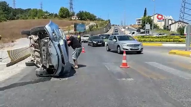 Polis kontrol noktası karşısında otomobil devrildi: 1 yaralı