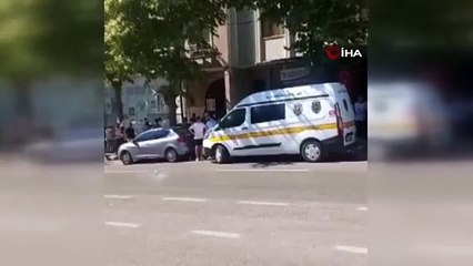 Muhabirin telefonunu gasp edip, mesaj attılar: "Bu haber paylaşılmayacak"