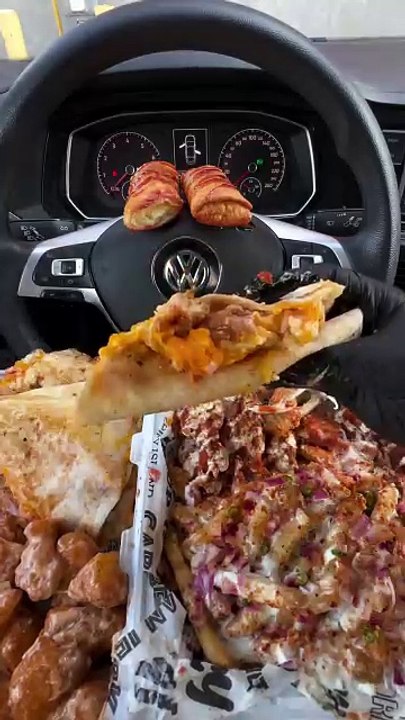 Follow for more ASMR videos🌮🍟 Credits: @moeeatss #mukbang #asmr #fastfood #asmreating