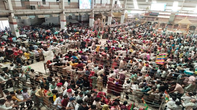 Watch Video: लोक देवता बाबा रामदेव की समाधि के दर्शनार्थ उमड़े श्रद्धालु