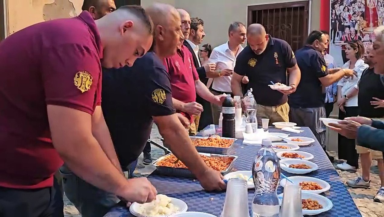 Il centro storico invaso da Sassaresi e turisti per la prima tappa delle "Vie dei Gremi"