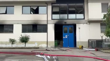 Incendio in azienda di Scandicci, l'intervento dei vigili del fuoco