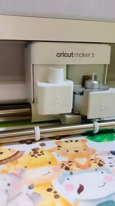 Layered cake topper with Cricut Maker 3 #cricutmade #cricut #smallbusiness #diy