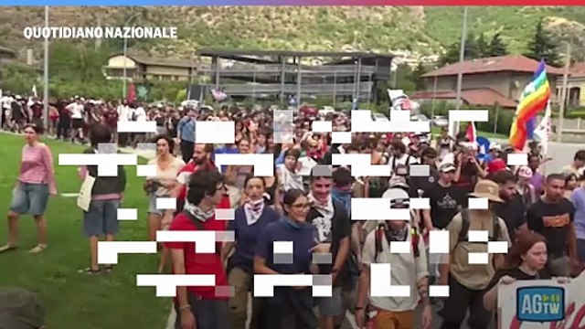 No Tav, proteste in Val di Susa: cantieri in fiamme. Occupata l'autostrada Torino-Bardonecchia