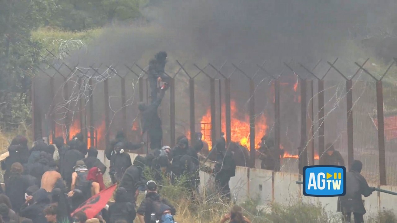 No Tav, proteste in Val di Susa: cantieri in fiamme e occupata l'autostrada Torino-Bardonecchia