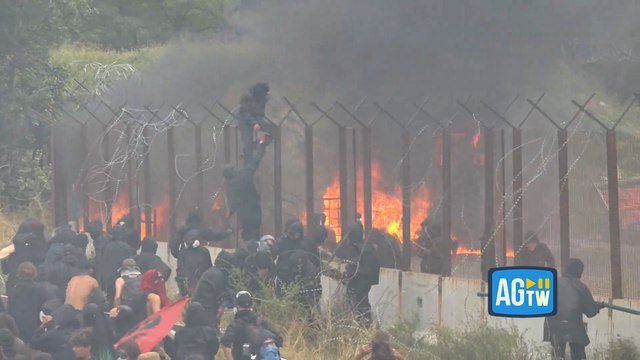 No Tav, proteste in Val di Susa: cantieri in fiamme e occupata l'autostrada Torino-Bardonecchia