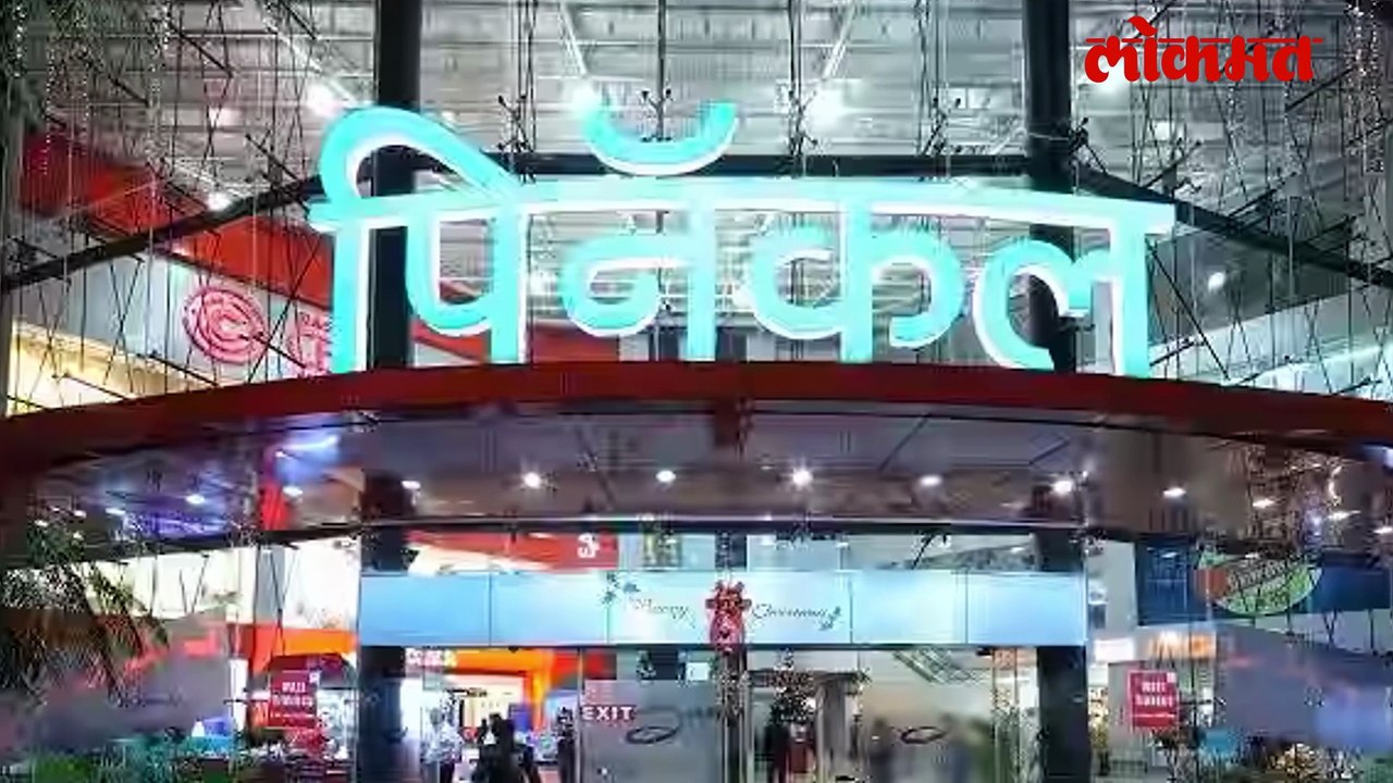 तृतीयपंथीच्या हातात कोयता मागे पोलिस,पुढे टवाळखोर भर  चौकात काय घडल पाहाच….