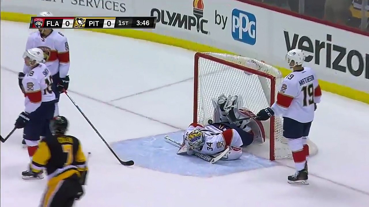 Penguins 16-17 Season - Gotta See It; Kessel floats puck over net, Hornqvist bats it out of air and in
