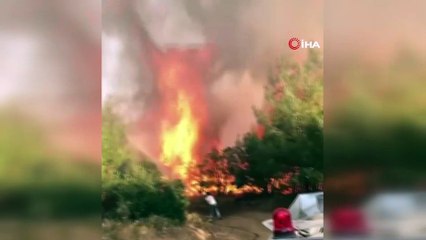 Bursa'da Alevler göğe ulaştı o aldırış etmeden sigarasını yaktı...