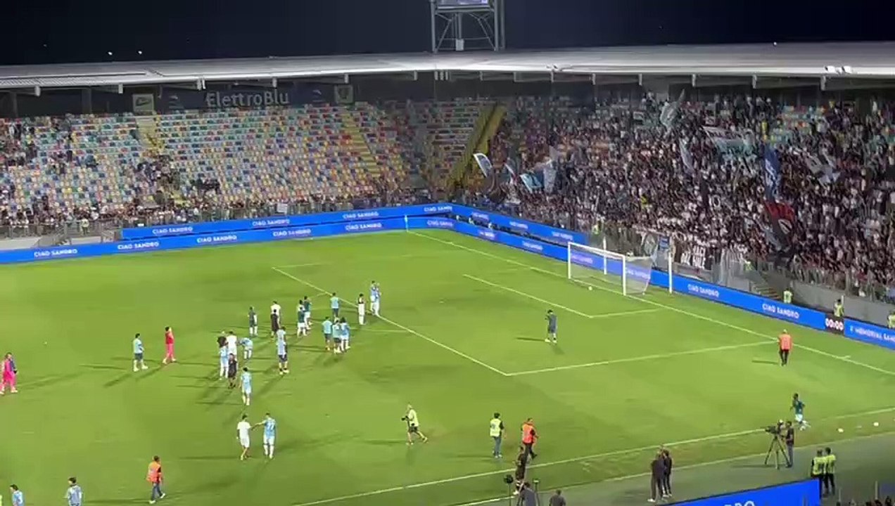 Avellino-Lazio | La squadra va sotto al settore dei tifosi biancocelesti