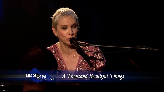 A Thousand Beautiful Things / Sisters Are Doin' It for Themselves (Eurythmics song) - Annie Lennox (live)