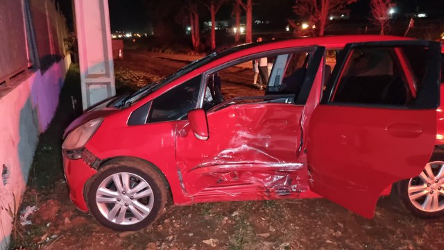 Acidente entre dois carros é registrado na BR-369 em Cascavel
