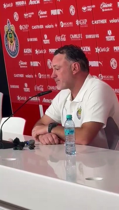 Gabriel Milito cerró el tema Chicharito