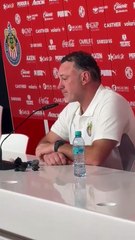 Gabriel Milito cerró el tema Chicharito